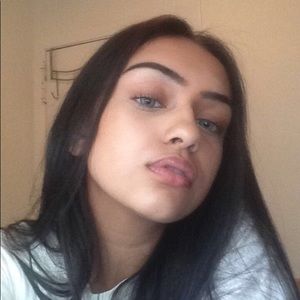 Meet your Posher, Dila
